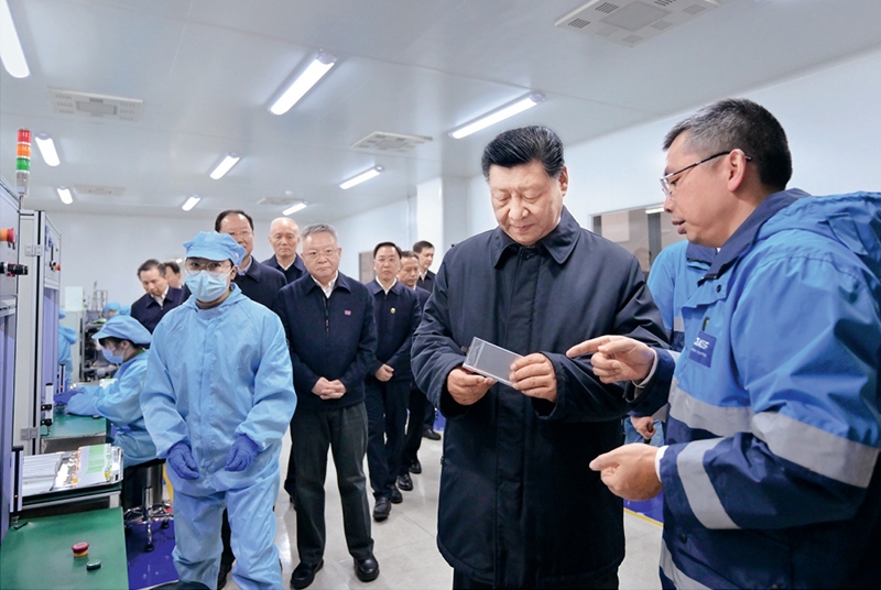 2024年3月18日至21日，中共中央總書記、國家主席、中央軍委主席習近平在湖南考察。這是18日下午，習近平在中德合資企業(yè)巴斯夫杉杉電池材料有限公司考察。 新華社記者 謝環(huán)馳/攝