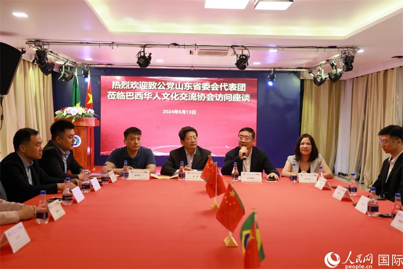 巴西華人文化交流協(xié)會主席上官劍鋒在座談會上致辭。人民網(wǎng)記者 宋亦然攝