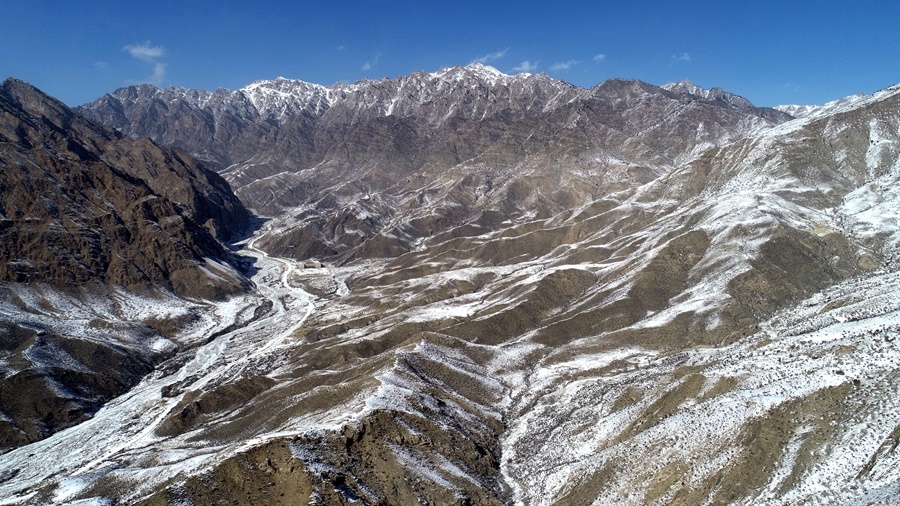 2023年2月9日在寧夏賀蘭山蘇峪口國家森林公園拍攝的雪后賀蘭山（無人機照片）。新華社記者 王鵬 攝