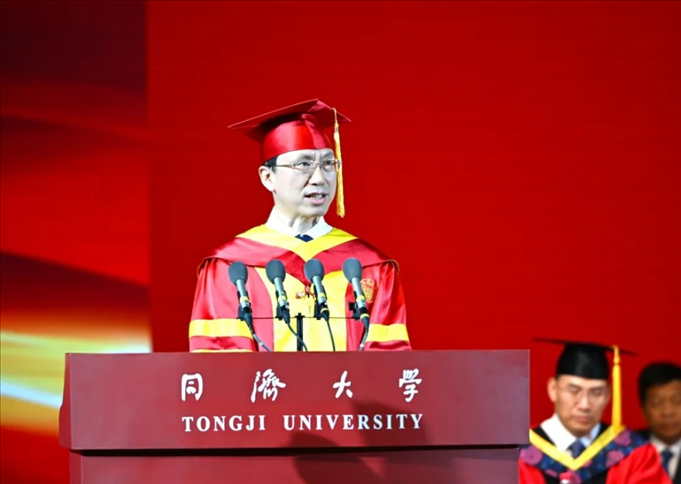 同濟(jì)大學(xué)校長(zhǎng)、中國(guó)工程院院士鄭慶華