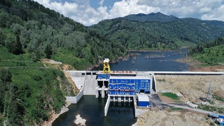 這是2021年7月28日拍攝的哈薩克斯坦圖爾古孫水電站（無人機(jī)照片）。新華社發(fā)（奧斯帕諾夫攝）
