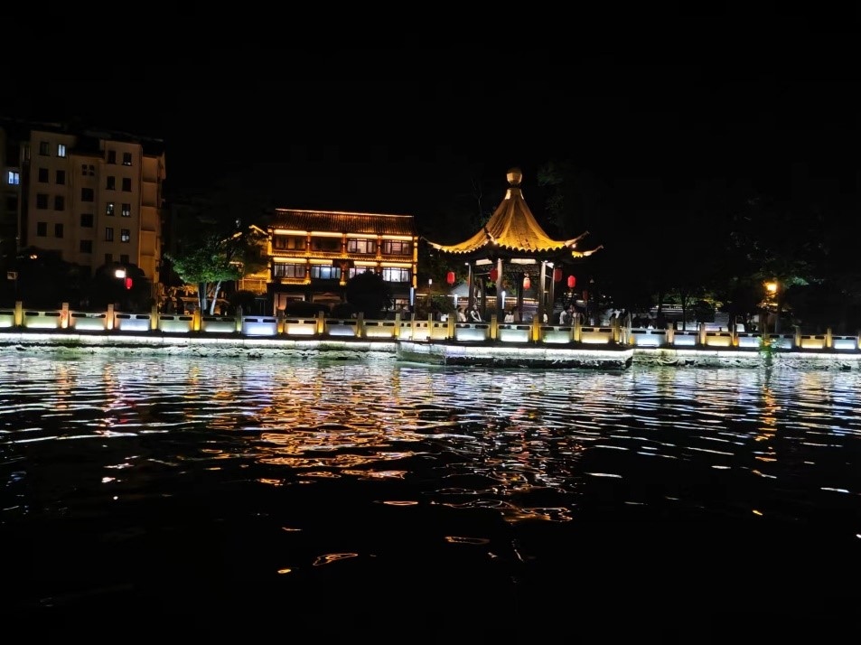 里運河文化長廊夜景。人民網(wǎng)記者 黃鈺攝
