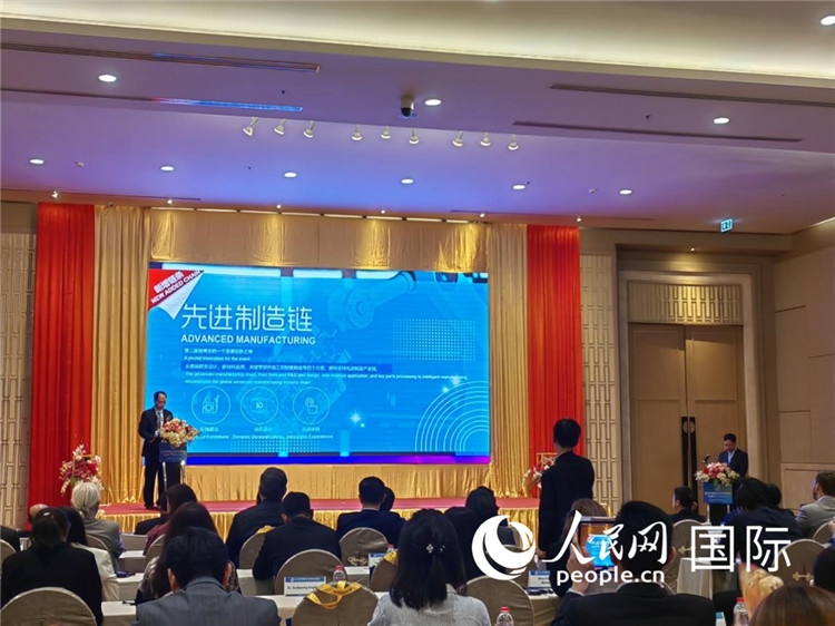 承辦方介紹第二屆鏈博會招展布展情況。人民網(wǎng)記者楊一攝