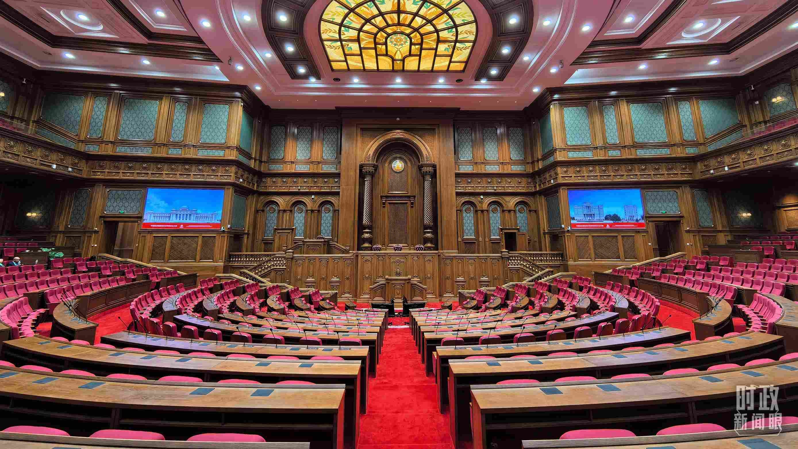 △中方援建塔議會(huì)大樓內(nèi)的聯(lián)席議會(huì)廳。（總臺(tái)央視記者陸泓宇拍攝）
