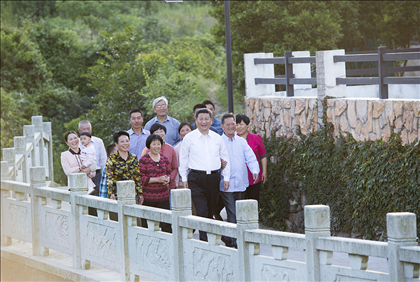 2015年5月25日，習(xí)近平總書記在浙江省舟山市定海區(qū)干覽鎮(zhèn)新建社區(qū)視察。