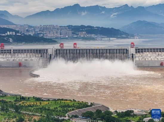 7月20日拍攝的三峽樞紐工程（無(wú)人機(jī)照片）。