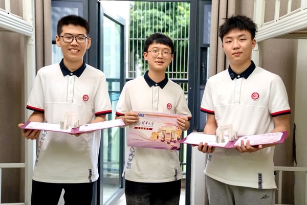 王子源（左）、母翰堯（中）、郭洋君（右）。清華大學(xué)供圖