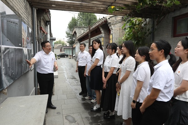 北京大中小學(xué)思政教師赴實踐教學(xué)基地現(xiàn)場備課。北京市教委供圖