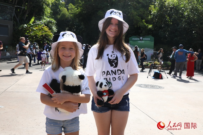 3、美國當(dāng)?shù)卦S多民眾來圣迭戈動(dòng)物園看熊貓。 人民網(wǎng)記者 李志偉攝