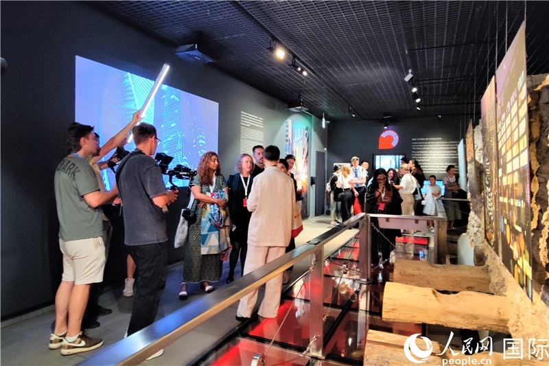 金磚國家城市主題攝影展現(xiàn)場。人民網(wǎng)記者 于宏建攝