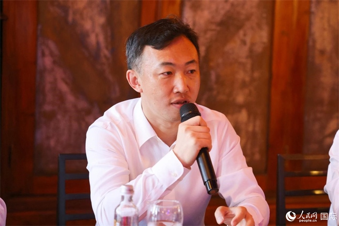 中國駐里約熱內(nèi)盧代總領(lǐng)事王海濤在座談會上致辭。人民網(wǎng)記者 陳海琪攝