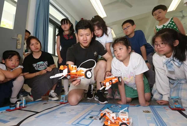 暑托班智能小車課。
