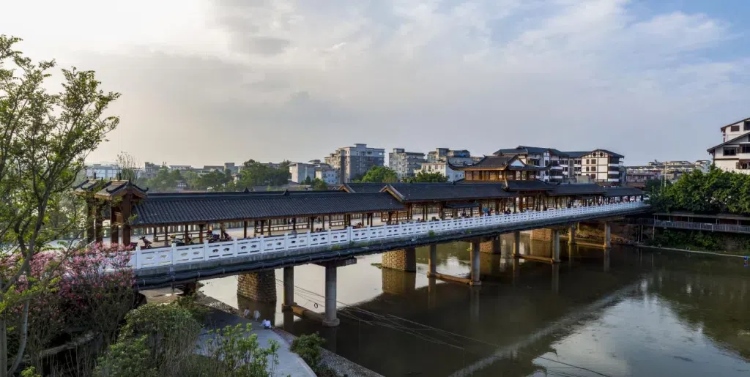 樂山蘇稽古鎮(zhèn)廊橋。樂山市委宣傳部供圖