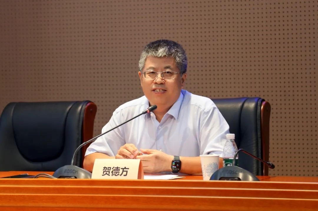 國務院參事、科技部原副秘書長、中國科技評估與成果管理研究會理事長賀德方致辭。主辦方供圖