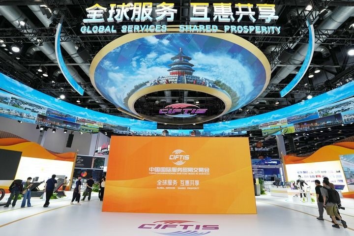 這是9月11日拍攝的國(guó)家會(huì)議中心展區(qū)內(nèi)景。新華社記者 鞠煥宗 攝