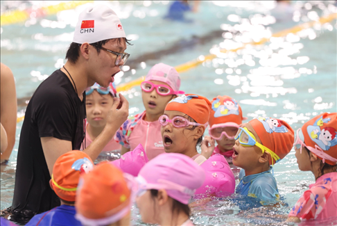今年8月，杭州青少年活動(dòng)中心與共青團(tuán)杭州市濱江區(qū)委聯(lián)合主辦2024年“小候鳥(niǎo)”體育夏令營(yíng) 杭州青少年活動(dòng)中心供圖