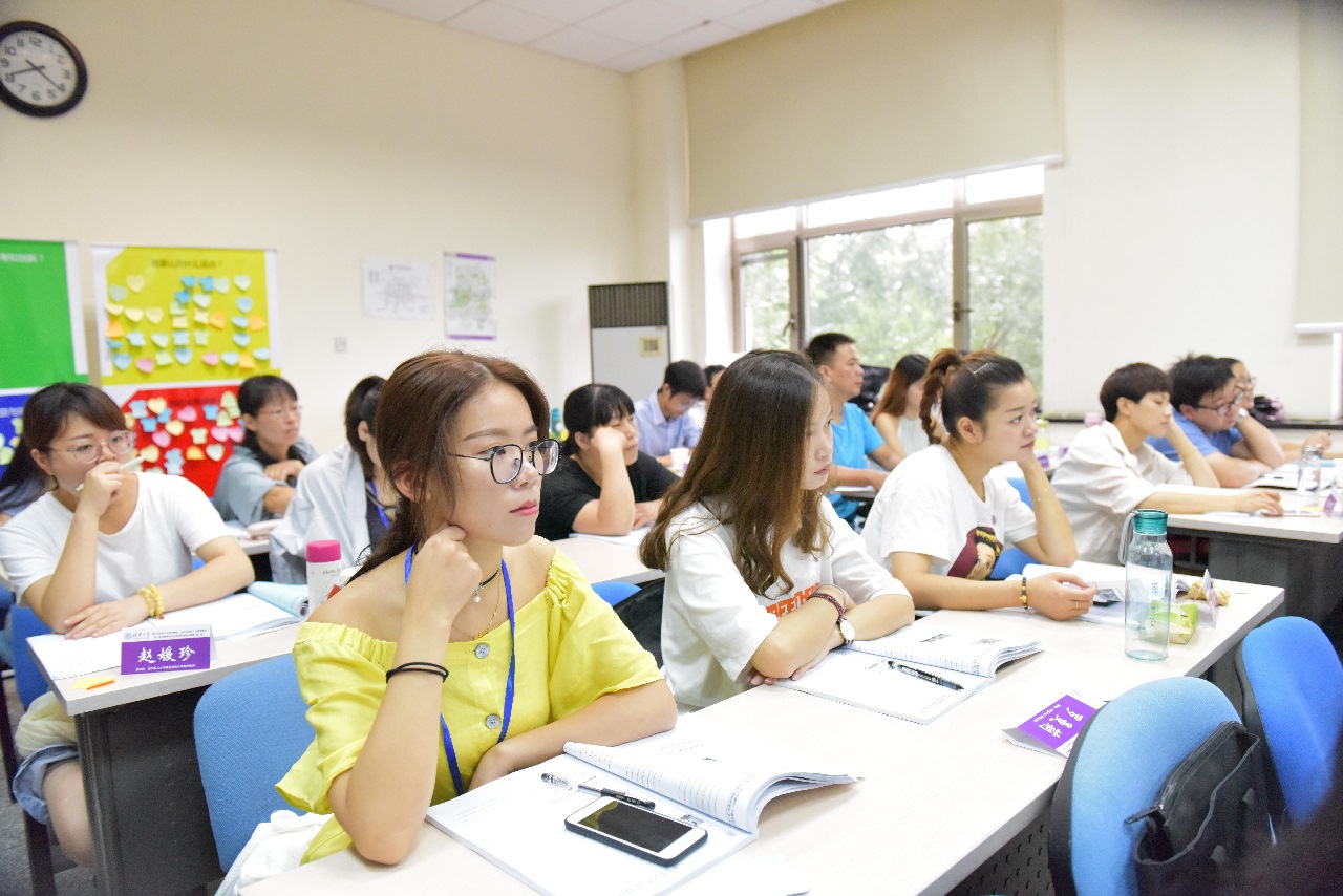 2018年8月，浦江縣實(shí)驗(yàn)小學(xué)教育集團(tuán)、浦陽(yáng)二小教育集團(tuán)組織骨干教師到清華大學(xué)研學(xué)（資料圖片）