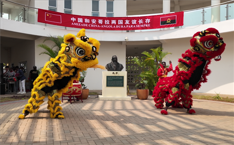 開場舞獅表演。內圖大學孔子學院供圖