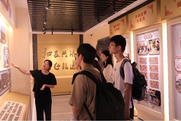 中央民族大學(xué)與中國人民大學(xué)聯(lián)合開展“大國邊疆”實踐調(diào)研活動。校方供圖