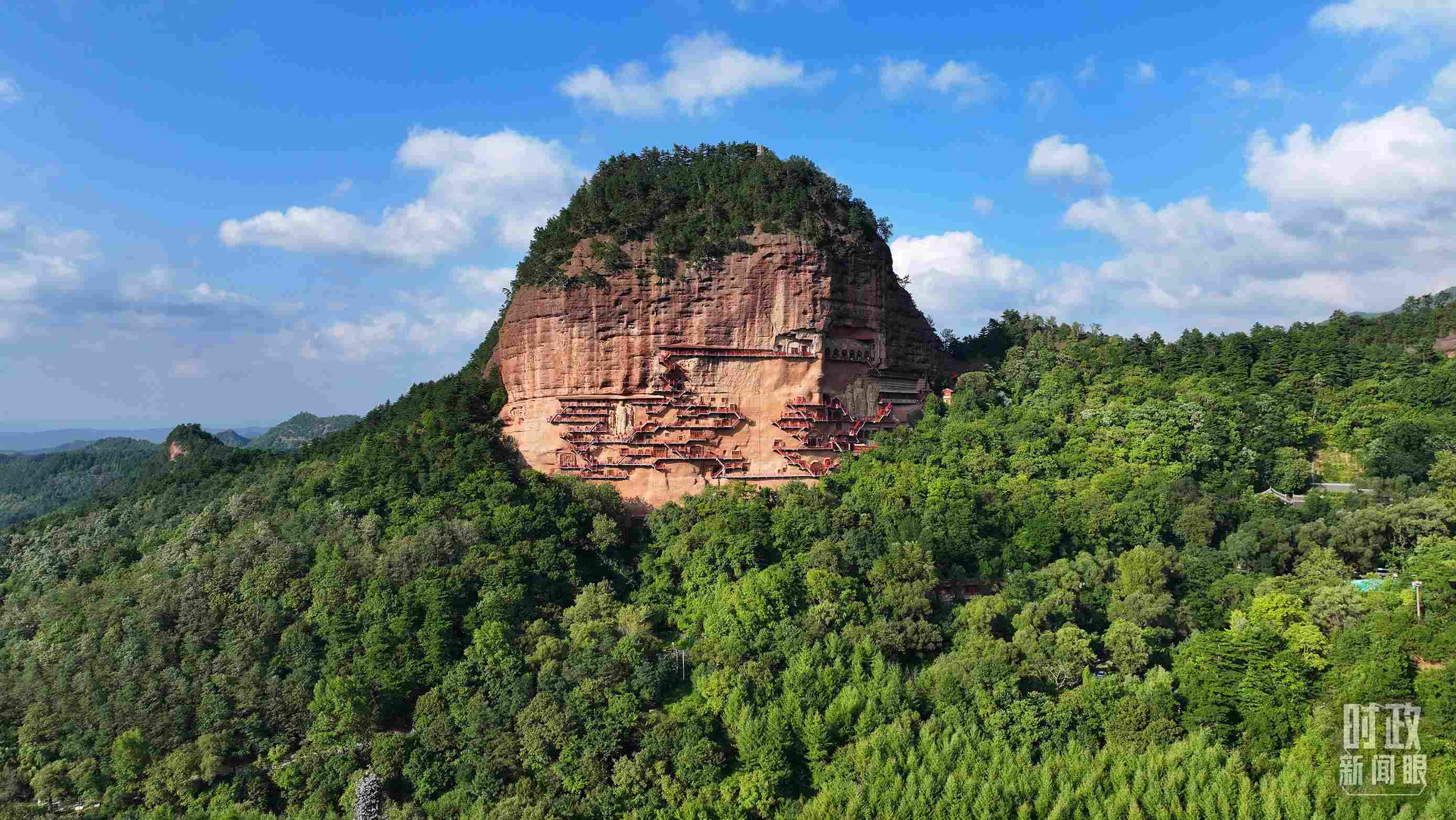 △麥積山因山形酷似麥垛而得名。