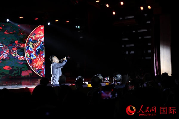 演出現(xiàn)場(chǎng)，演員帶來(lái)嗩吶獨(dú)奏《看秧歌》。人民網(wǎng)記者 楊一攝
