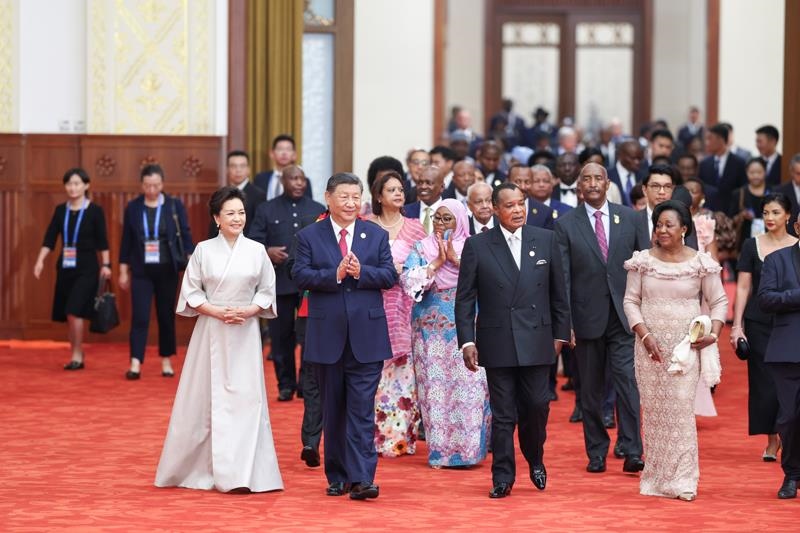 2024年9月4日晚，習(xí)近平主席和夫人彭麗媛在北京人民大會(huì)堂舉行宴會(huì)，歡迎來華出席中非合作論壇北京峰會(huì)的非方及國際貴賓。