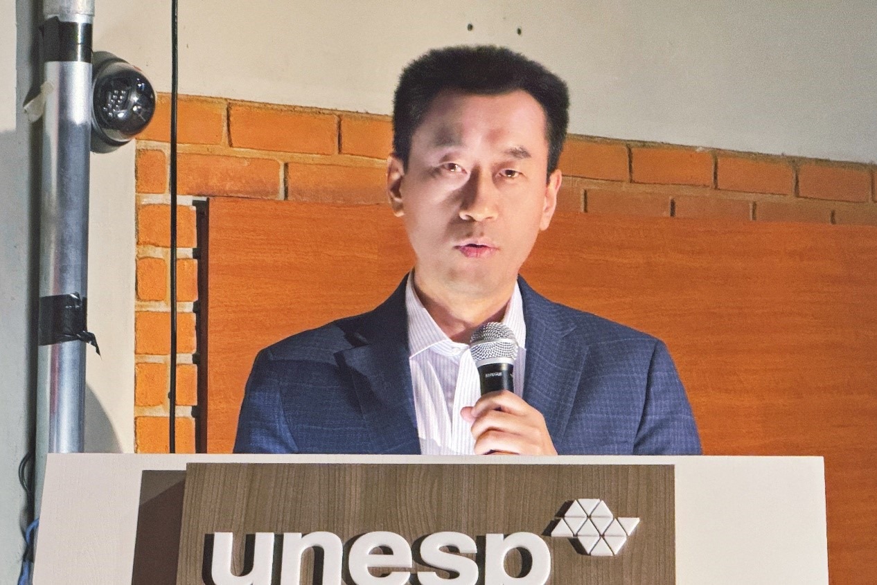 中國駐圣保羅總領事館副總領事田玉震在活動中致辭。圣保羅州立大學孔子學院供圖