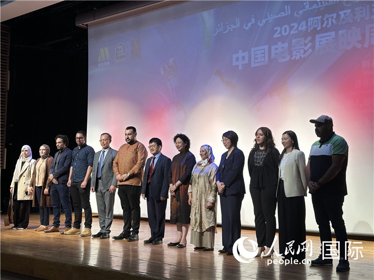 中阿兩國(guó)官員、電影行業(yè)從業(yè)者、媒體代表等出席開(kāi)幕式 郝瑞敏攝