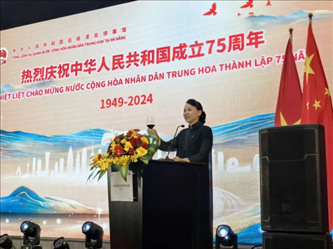 中國駐峴港總領(lǐng)事董碧幽在招待會上致辭。中國駐峴港總領(lǐng)館供圖