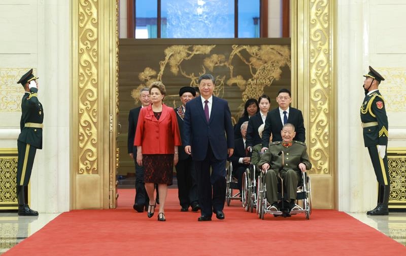 2024年9月29日，中華人民共和國國家勛章和國家榮譽稱號頒授儀式在北京人民大會堂金色大廳隆重舉行。習(xí)近平總書記同國家勛章和國家榮譽稱號獲得者一同步入會場。