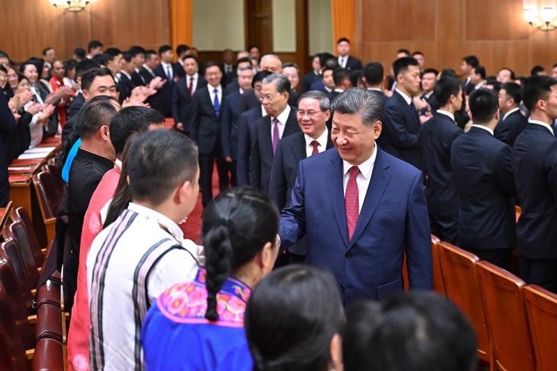 2024年9月29日晚，慶祝中華人民共和國成立75周年音樂會在京舉行。習(xí)近平總書記等黨和國家領(lǐng)導(dǎo)人，同3000多名觀眾一起觀看演出。