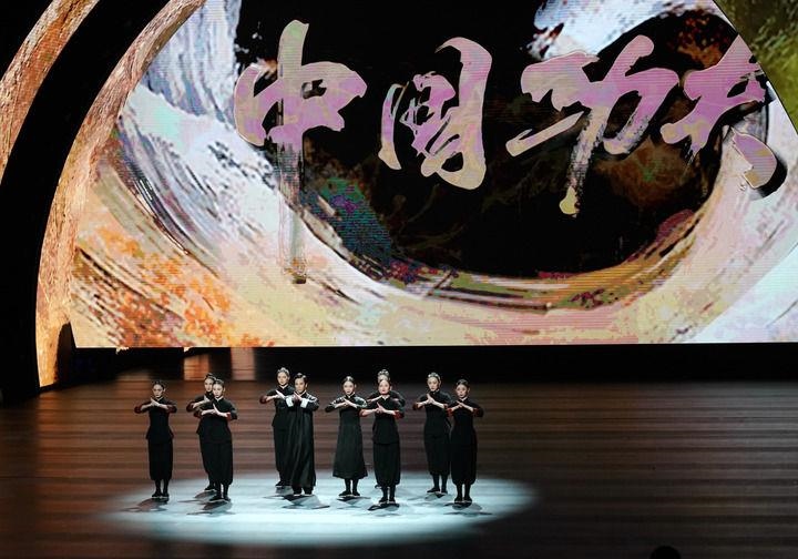 2024年9月19日，演職人員在北京文化論壇專場文藝演出中表演舞劇《詠春》。