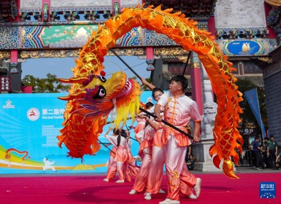 10月19日，廣州體育學院龍獅隊在傳統(tǒng)舞龍項目中比賽，最終他們獲得該項目金獎。