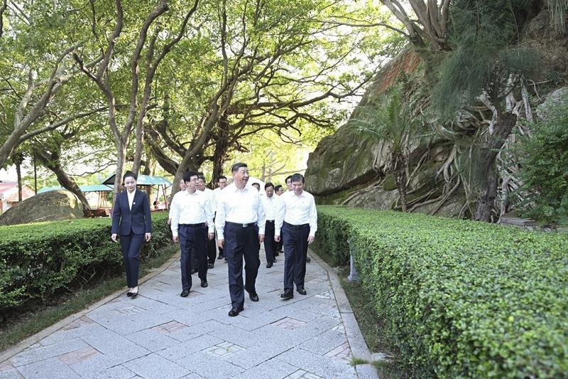 △2024年10月15日，習(xí)近平總書記在福建省漳州市東山縣關(guān)帝文化產(chǎn)業(yè)園考察。