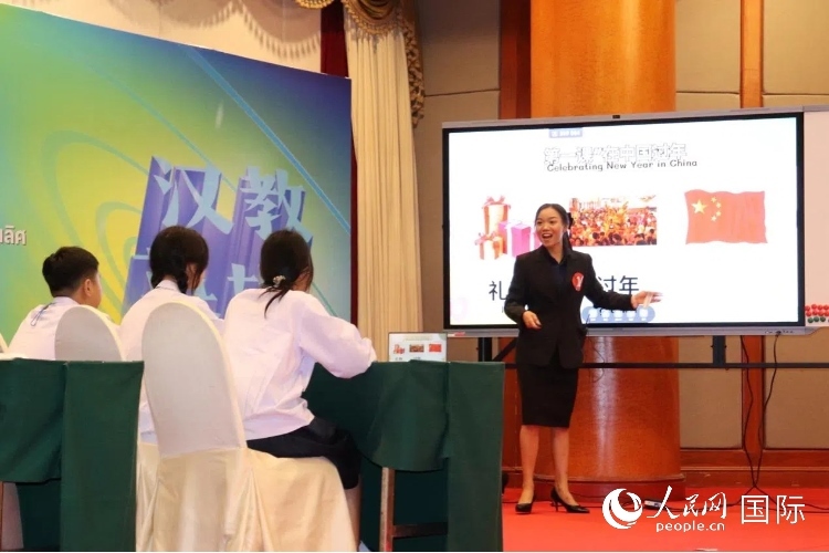 泰國本土中文教師參賽者現場授課。人民網實習生 姚欣可攝