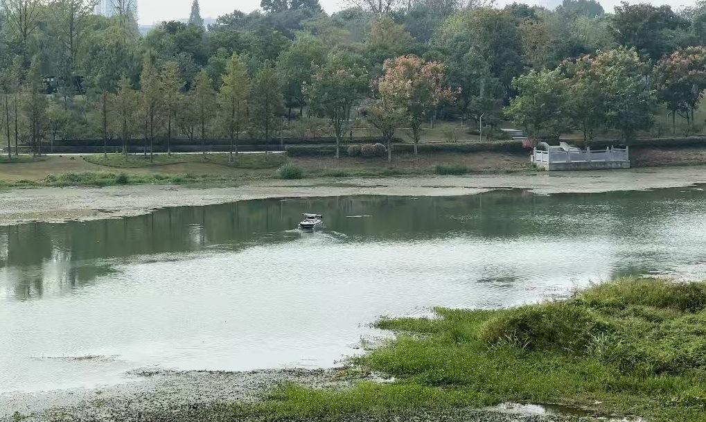 浙江湖州安吉縣滸溪幸福河湖景色宜人。人民網(wǎng)記者 申佳平攝