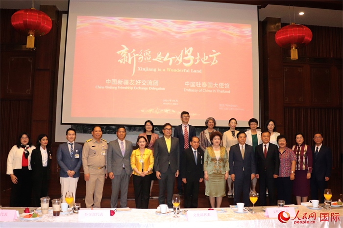 與會嘉賓合影。人民網(wǎng)實(shí)習(xí)生 姚欣可攝