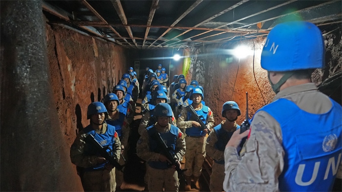 進(jìn)入地下掩體隱蔽。王軍杰攝