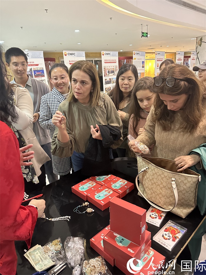 中國傳統(tǒng)非物質(zhì)文化遺產(chǎn)互動(dòng)展示。人民網(wǎng)記者 郝瑞敏攝