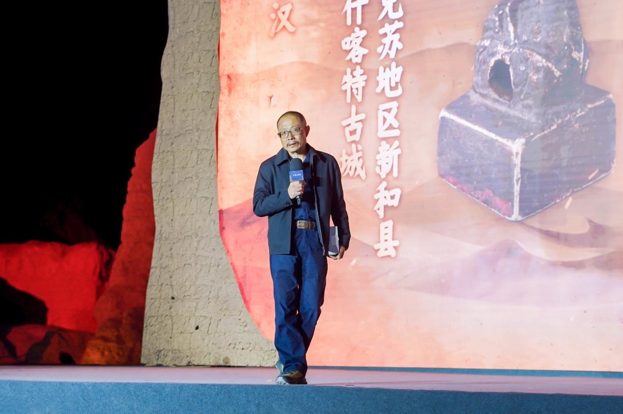 陳凌在“何以中國·五星出東方”網(wǎng)絡(luò)主題宣傳活動現(xiàn)場演講。人民視頻供圖