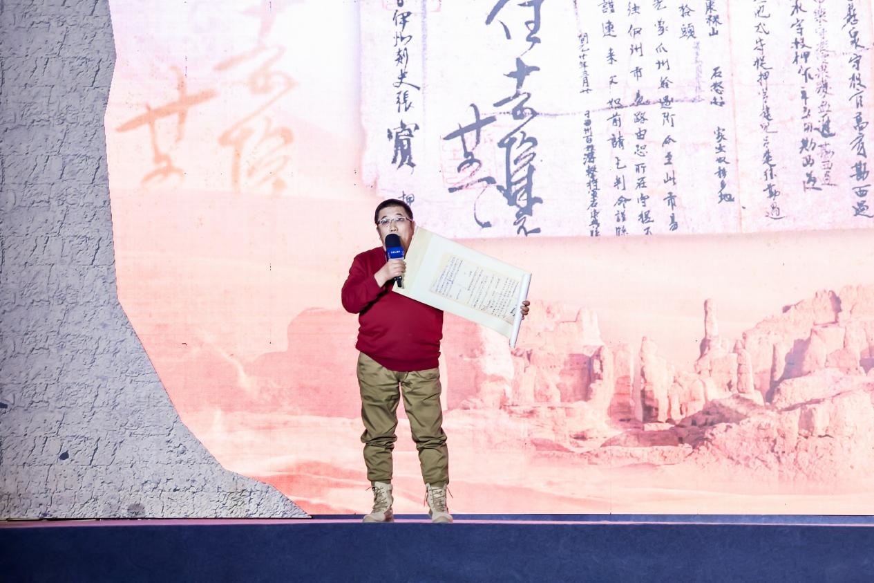 徐東良在“何以中國·五星出東方”網(wǎng)絡(luò)主題宣傳活動現(xiàn)場演講。人民視頻供圖