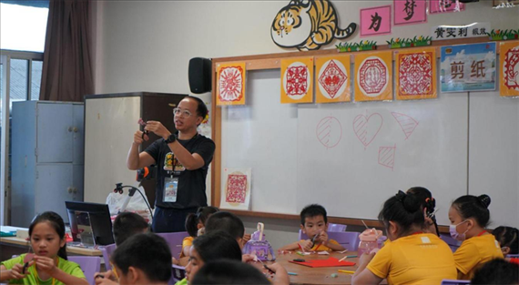 剪紙教學(xué)。主辦方供圖