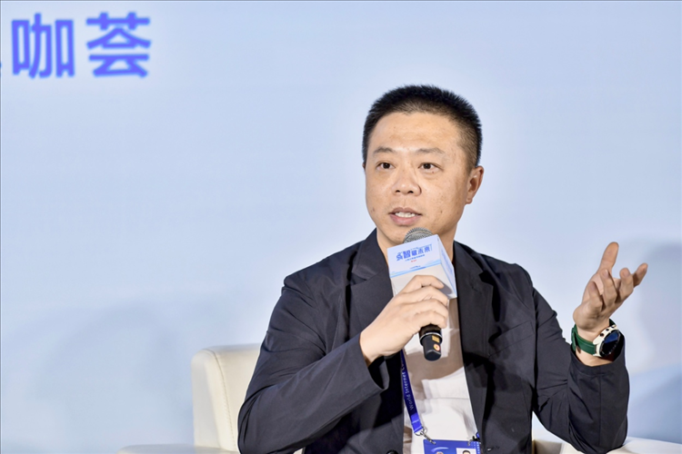 量子之歌集團創(chuàng)始人、董事長李鵬。人民網 任峰濤攝