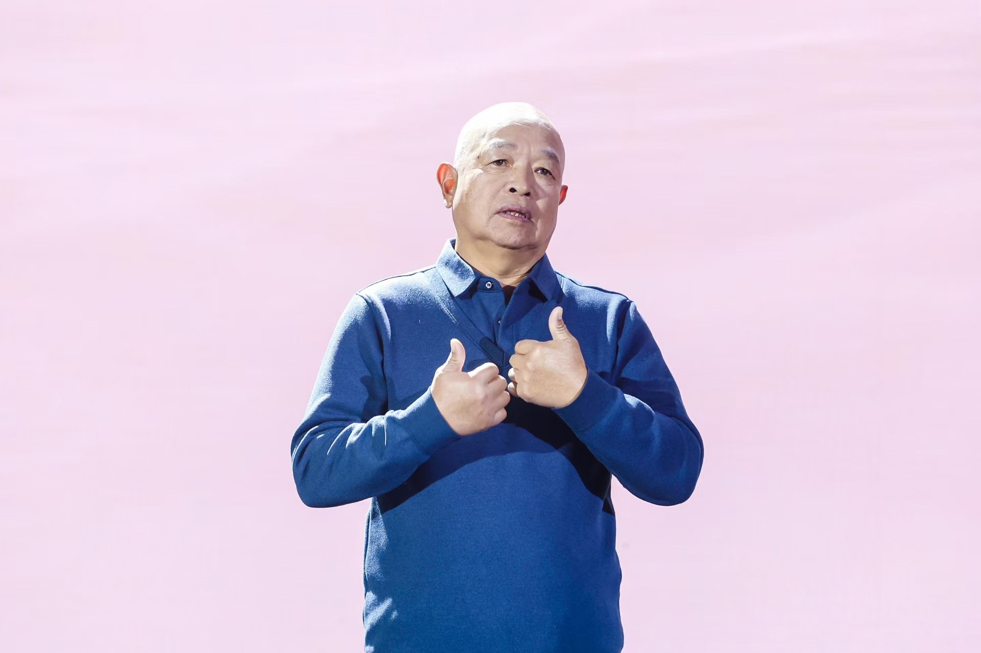 “山東好人”、煙臺市無聲洗車場經(jīng)理柳興濤。人民視頻供圖。