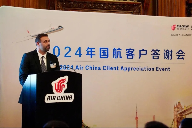 英國48家集團(tuán)俱樂部主席杰克·佩里發(fā)表致辭。吳若鳴攝
