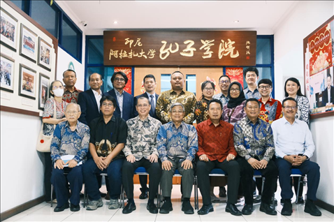 參會嘉賓合影。阿拉扎大學(xué)孔子學(xué)院供圖