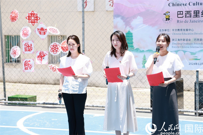詩(shī)歌朗誦《我的南方和北方》表達(dá)了對(duì)祖國(guó)家鄉(xiāng)大好河山的熱愛。人民網(wǎng)記者 陳海琪攝