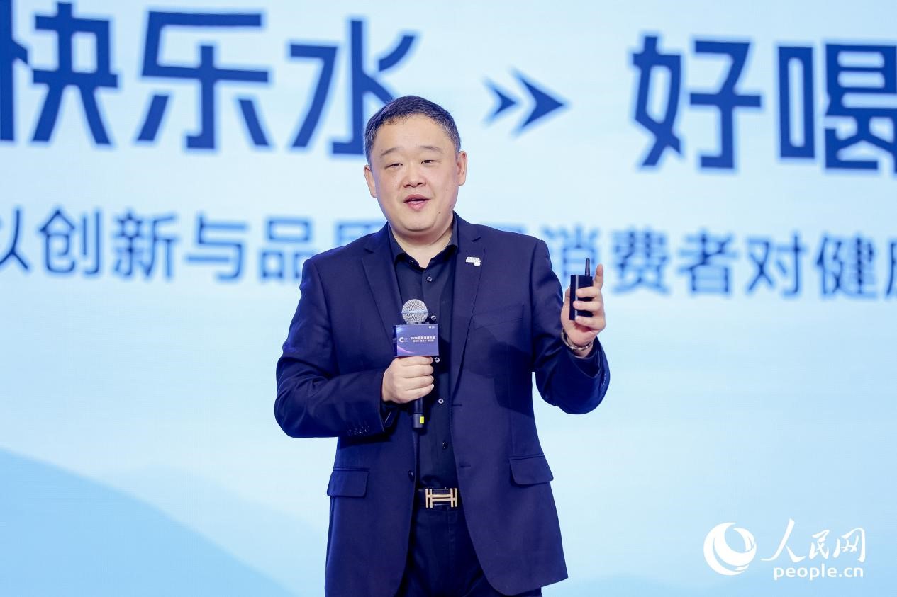 樂(lè)百氏（廣東）飲用水有限公司總經(jīng)理郝曉偉在2024國(guó)民消費(fèi)大會(huì)上分享。