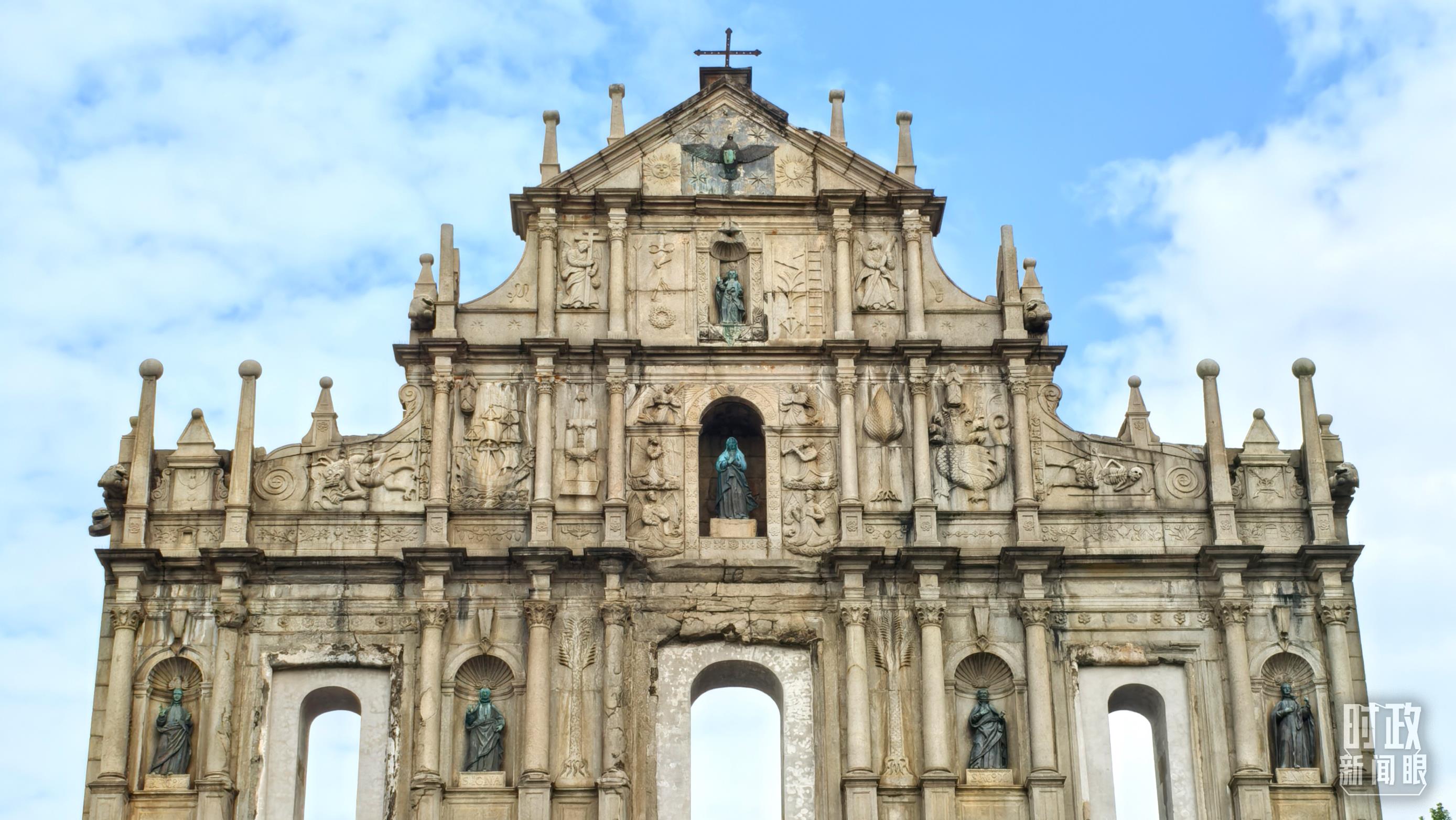 △澳門大三巴牌坊。（總臺(tái)央視記者張垚拍攝）