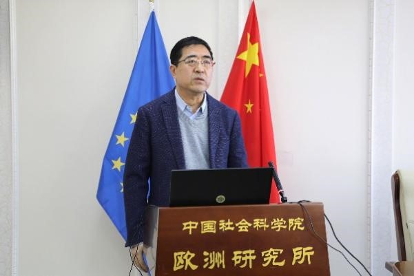 中國社會科學(xué)院歐洲研究所所長、《歐洲發(fā)展報告（2023～2024）》主編馮仲平研究員致辭。吳迪攝